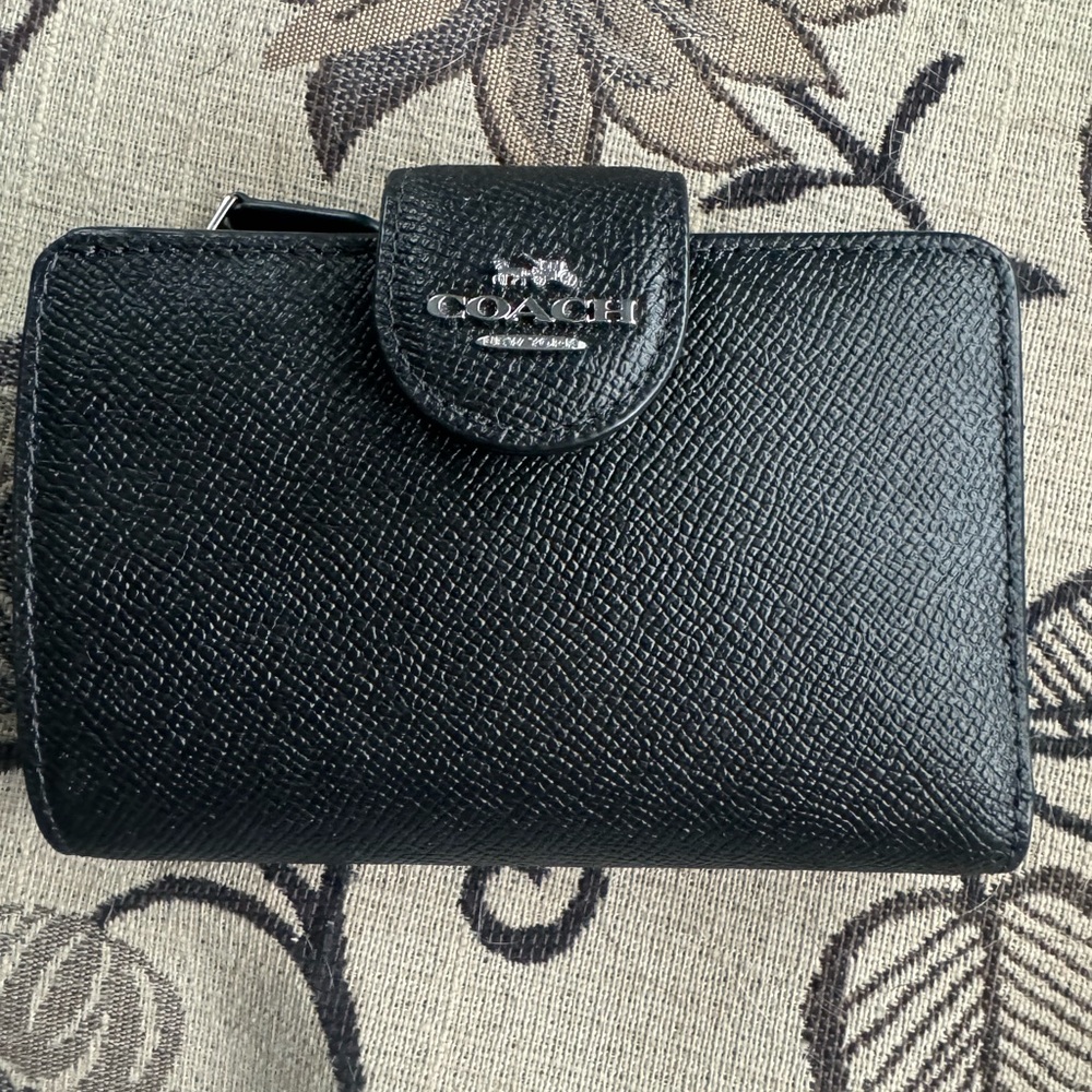Medium Corner Zip Wallet